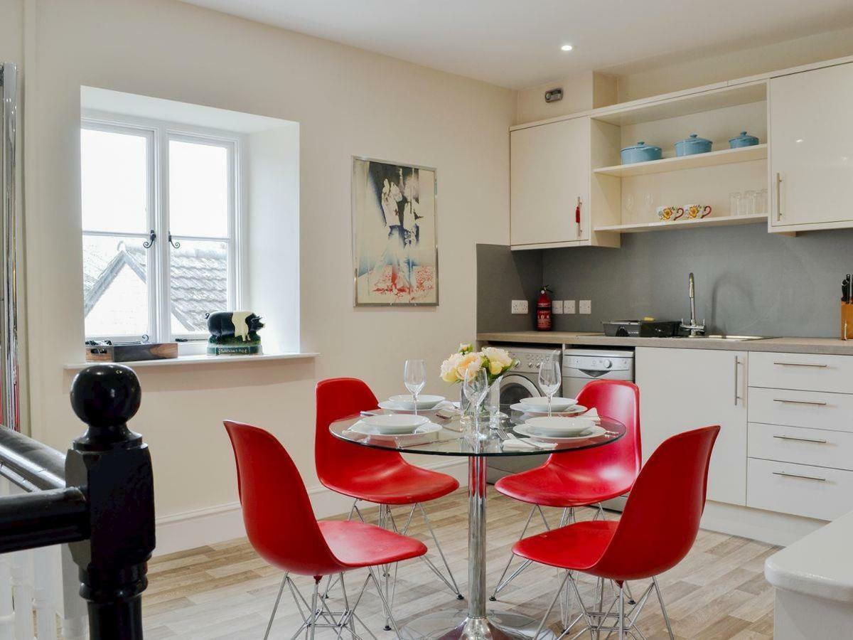 Pomegranate Apartment